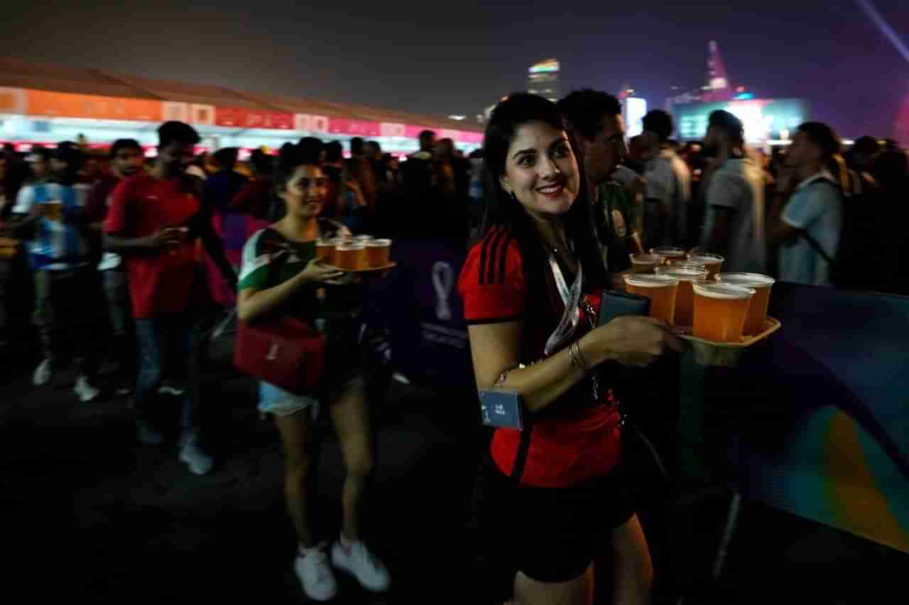 FIFA World Cup 2022: कतारमध्ये बिअरसाठी लांबच लांब रांगा, चाहत्यांची बिअरसाठी प्रतीक्षा, जाणून घ्या नेमकं प्रकरण काय आहे ?