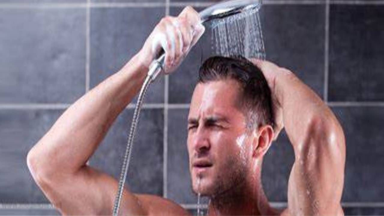 Bath झोपण्यापूर्वी अंघोळ करणे योग्य की अयोग्य ? Marathi News
