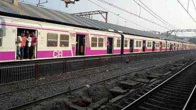 Mumbai Local : लोकलने वेग पकडला, इतक्यात मोटरमनला रुळांवर महिला दिसली! पुढे जे घडलं त्याने...