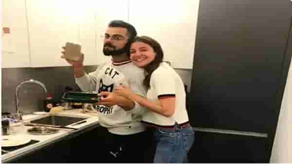 Virat Kohli and Anushka Sharma: विराट कोहली किचनमध्ये भांडी साफ करताना दिसला, पत्नी अनुष्का शर्मासोबतचा फोटो व्हायरल