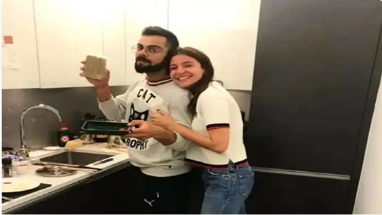 Virat Kohli and Anushka Sharma: विराट कोहली किचनमध्ये भांडी साफ करताना दिसला, पत्नी अनुष्का शर्मासोबतचा फोटो व्हायरल