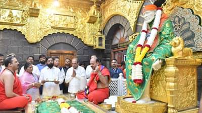 मुख्यमंत्री एकनाथ शिंदे साईबाबांच्या चरणी, पाहा व्हीडिओ…