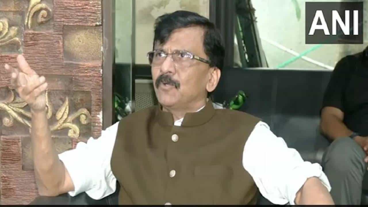 कर्नाटकाच्या मुख्यमंत्र्यांना इशारा नाही तर धमकी देतोय; संजय राऊत यांची बोम्मई यांना धमकी काय?