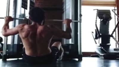 Video : विराट कोहली बांगलादेश मालिकेच्या तयारीत गुंतला, जीममध्ये गाळला घाम , व्हिडिओ व्हायरल