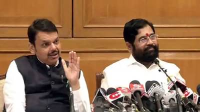 शिंदे गटाचा स्वाभिमान कुठे शेण खातोय, ठाकरे गटाच्या नेत्याने तोफ डागली...