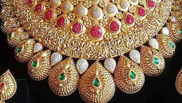 Gold Rate : आठवड्यात सोन्या-चांदीच्या दरात घसरण, राज्यातील प्रमुख शहरात आजचे भाव काय?