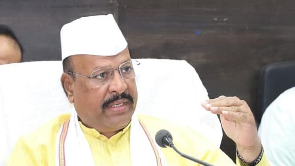 मुझको भी लिफ्ट करा दे, मै बोला ठहरो... अब्दुल सत्तारांकडे कोण लिफ्ट मागतंय ?