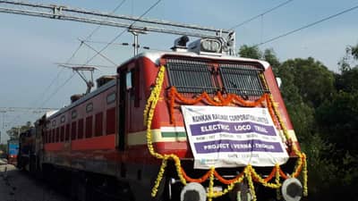 कोकण रेल्वे विद्युतीकरण होऊनही अंधारातच चाचपडतेय...