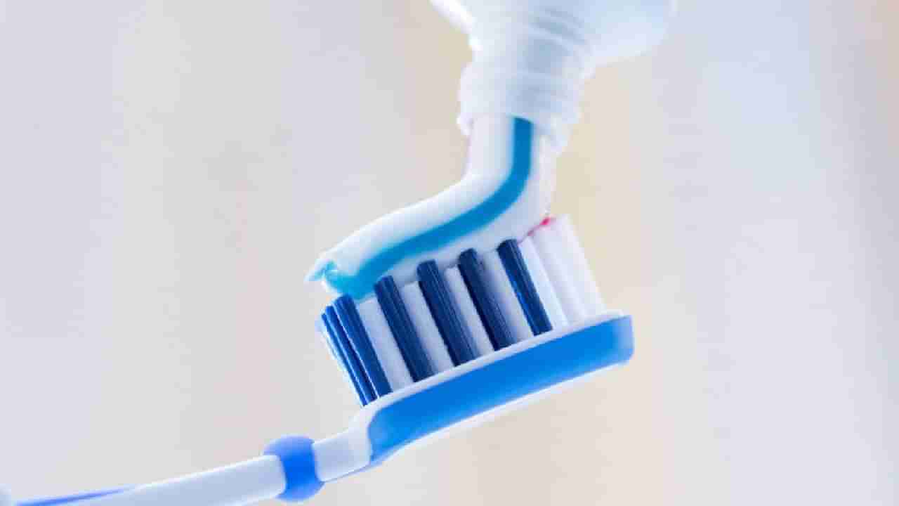 दिल्लीत Toothpaste ची चोरी केली, पोलिसांनी थेट युपी मध्ये येऊन चोराला पकडले