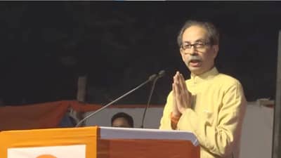 सर्वात मोठी बातमी ! नाशिकमध्ये ठाकरे गटाला भगदाड, निव़डणुकीच्या तोंडावर 12 माजी नगरसेवक शिंदे गटात जाणार?