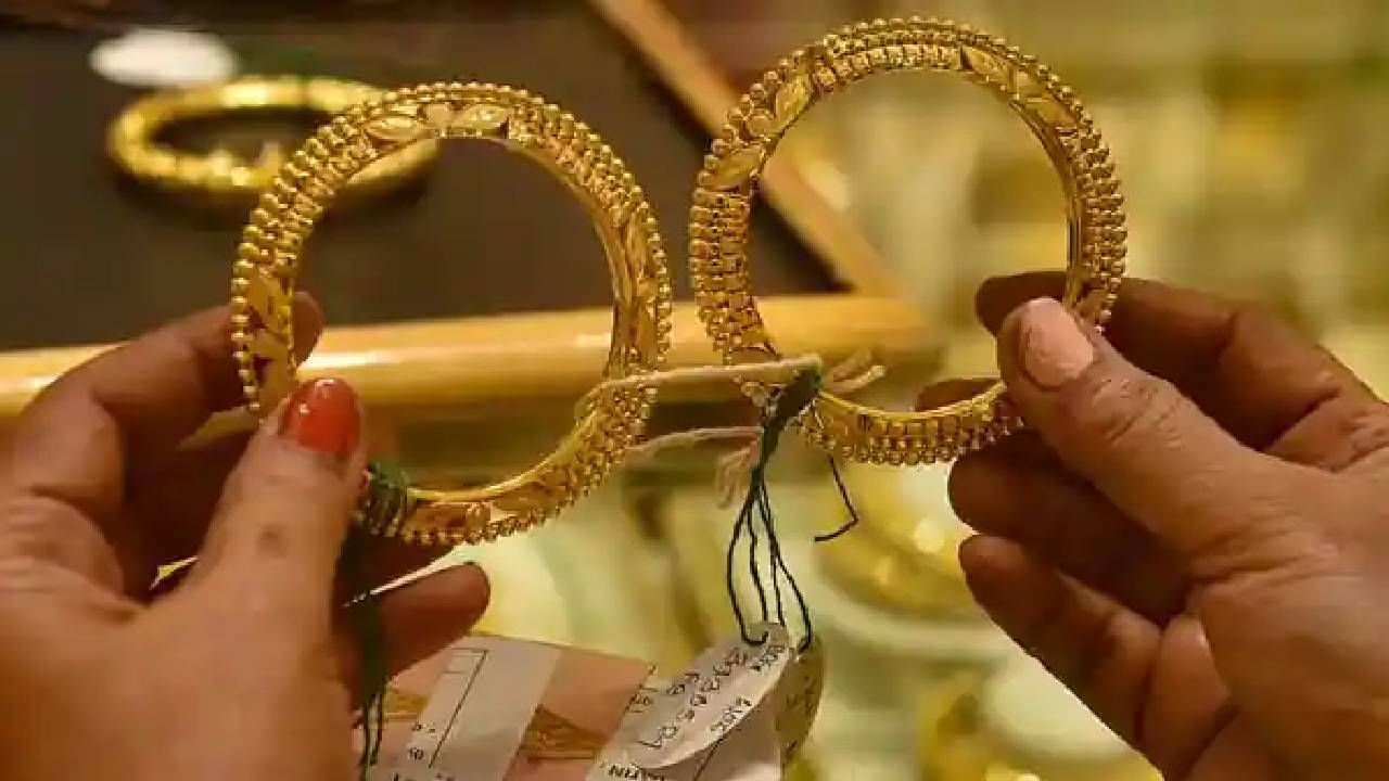 Gold Rate : चांदीचा आलेख उंचावला, सोनेही वधारले, सराफा बाजारात तेजीचे वारे..