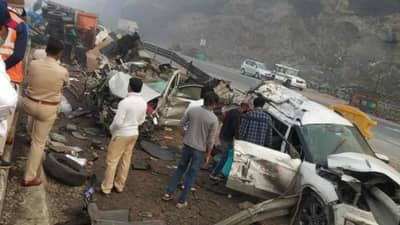 पुणे-मुंबई एक्स्प्रेस हायवेवरील अपघातांची धक्कादायक आकडेवारी समोर!