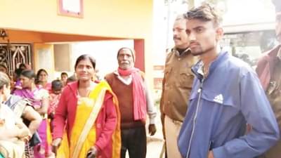 लग्नानंतर दोन वर्षातच पत्नीचे केस झाले पांढरे, संतापलेल्या पतीने केले असे...