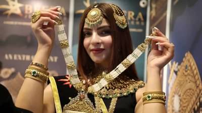 Gold Silver Price : सोने-चांदी झाले स्वस्त, 10 ग्रॅम सोन्यात कितीची झाली घसरण..