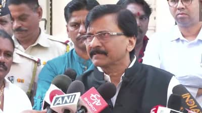 सरकार वाचवण्यासाठी मुख्यमंत्री एकनाथ शिंदे तोंड शिवून बसले; संजय राऊत यांचा हल्लाबोल