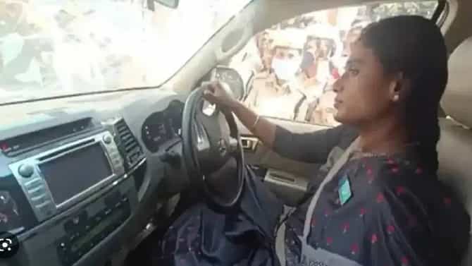जेव्हा मुख्यमंत्र्यांच्या बहिणीला कारसह पोलीस क्रेनने उचललून घेऊन जातात! काय प्रकरण?