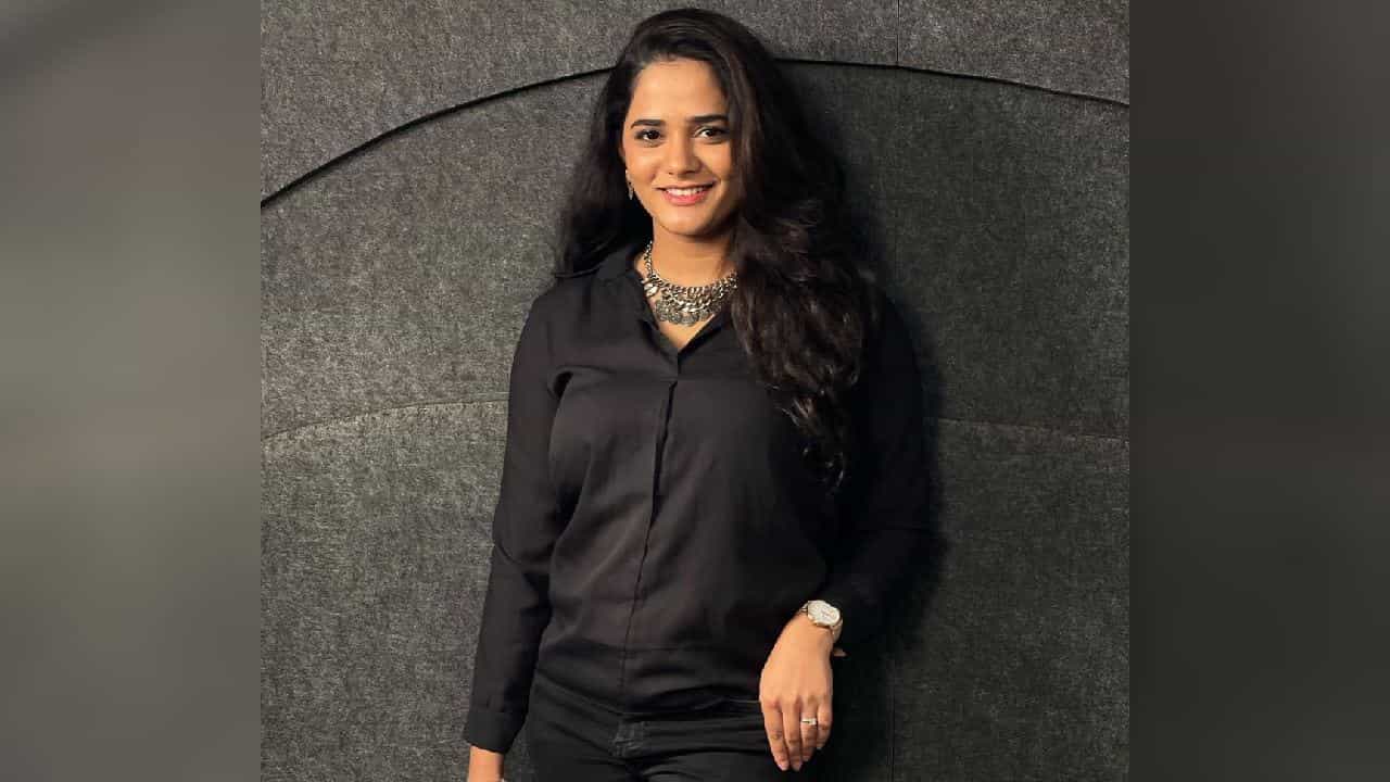 मराठी चित्रपटामधील सुप्रसिद्ध अभिनेत्री भाग्यश्री मोटे ही सोशल मीडियावर सतत आपल्या चाहत्यांसाठी तिचे काही खास फोटो शेअर करत असते.