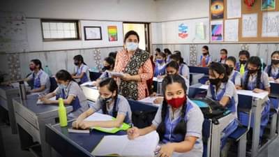 शिक्षिकेच्या फोटोसह पोस्ट टाकत म्हणाली, बोअरींग क्लास! शिक्षिका भडकली आणि...