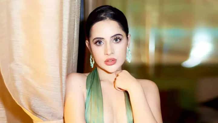 Urfi Javed : चित्रा वाघ यांच्या तक्रारीनंतर उर्फीनं नोंदवला पोलिसांत जबाब; म्हणाली, 'पसंतीचे कपडे...' Urfi Javed : चित्रा वाघ यांच्या तक्रारीनंतर उर्फीनं नोंदवला पोलिसांत जबाब; म्हणाली, 'पसंतीचे कपडे...'