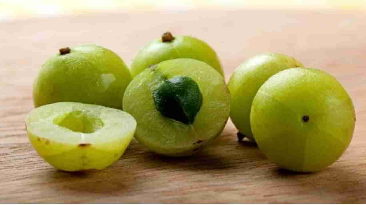 Amla Benefits: आरोग्याचा खजिना आहे आवळा, जाणून घ्या हिवाळ्यात याचे सेवन करण्याचे पाच चमत्कारी फायदे