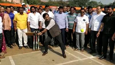 राजकीय मैदानावर तूफान फटकेबाजी करणारे राऊत क्रिकेटच्या मैदानावर कसे ?