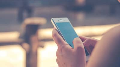 Screen Time: फोन आणि लॅपटॉपवर घालवत असाल अधिक वेळ, तर स्क्रीन टाइम कमी करण्यासाठी करा हे सोपे उपाय