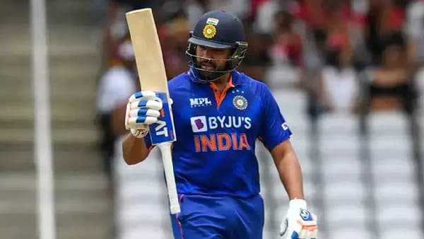 Rohit Sharma तिथून चाललेला, त्याला एक लहान मुलगा रडताना दिसला, आणि....VIDEO
