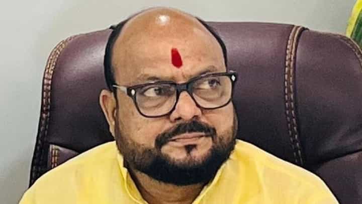 'मराठ्यांचं नाव खराब करू नका', गुलाबराव पाटील यांना कुणी लगावला टोला? 'मराठ्यांचं नाव खराब करू नका', गुलाबराव पाटील यांना कुणी लगावला टोला?