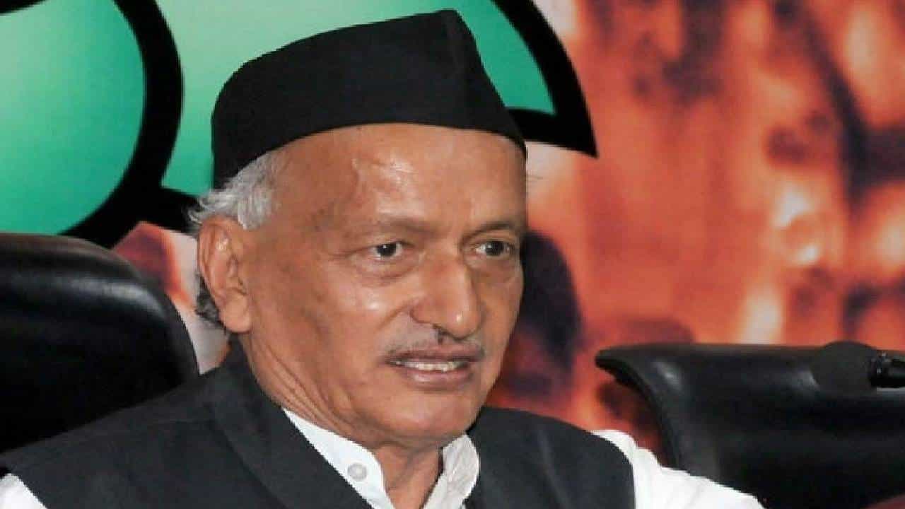 राज्यात खालच्या पातळीवरचं राजकारण, काँग्रेसच्या नेत्याने राज्यपालांसह भाजपवर साधला निशाणा