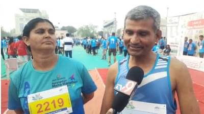 पोटाची खडगी भरण्यासाठी ते धावतायत, धावतायत आणि जिंकतायत