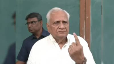 पंतप्रधान नरेंद्र मोदी यांना पाहताच मोठा भाऊ भावूक झाला, म्हणाले, खूप मेहनत करतोस, थोडा...