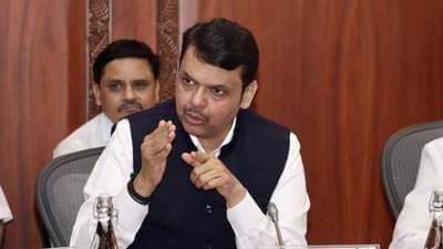 BREAKING : चंद्रकांत पाटील यांच्यावर शाईफेक, देवेंद्र फडणवीस यांची पहिली प्रतिक्रिया, म्हणाले...