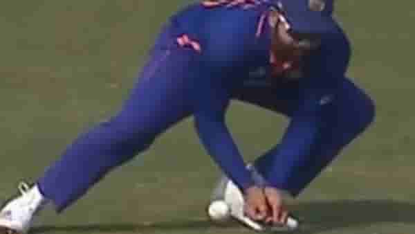 IND vs BAN 2nd ODI: अरेरे, Rohit sharma च्या हातातून आलं रक्त, उपचारासाठी नेलं रुग्णालयात
