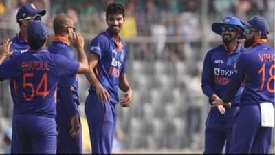 IND vs BAN: धवनने हाताने नाही, पायाने पकडली कॅच, वॉशिंग्टन सुंदर पाहण्यासाठी चक्क झोपला जमिनीवर, VIDEO