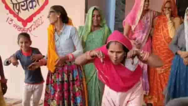 मावशींचा मुर्गा डान्स! एकदम कडेक, फॅन व्हाल फॅन