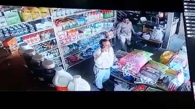 Beed CCTV : तुझ्या डोक्यावर लावलेला विग बराय का? विचारलं आणि डॉक्टर भिडले!