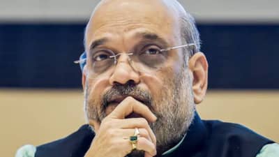 दिल्लीत वेगवान घडामोडी; महाविकास आघाडीचे नेते अमित शाह यांच्या भेटीला; सीमावादावर खलबतं