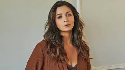 Alia Bhatt एका ड्रेससाठी मोजते इतकी मोठी रक्कम; किंमत ऐकून तुम्हीही व्हाल थक्क
