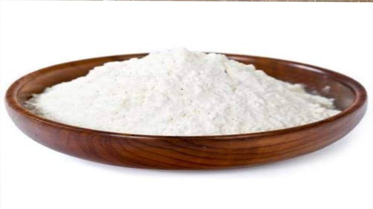 मैदा - आजकाल, सहसा प्रत्येक व्यक्ती मैद्याचा एखादा तरी पदार्थ दररोज खात असते. मैद्यामुळे अन्न चविष्ट लागते, पण आतड्यांसाठी ते विषापेक्षा कमी नाही. त्यात फायबर नसल्यामुळे मैद्यापासून दूर राहणेच चांगले ठरते.