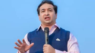 ग्रामस्थ मतदारांना नितेश राणे यांची धमकी, विरोधकांचं राणे यांच्यावर टीकास्त्र