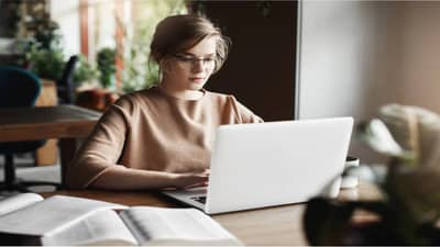 Eye Care Tips: डोळ्यांची योग्य काळजी घेण्यासाठी फॉलो करा हे उपाय