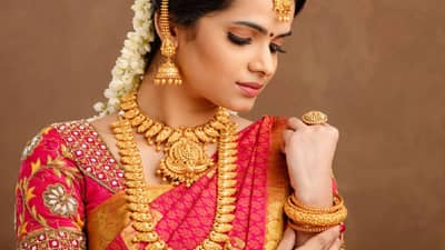 Gold Price : सोन्याच्या किंमतीत घसरण, पण चांदीचा भाव वधारला, आजचे भाव काय?