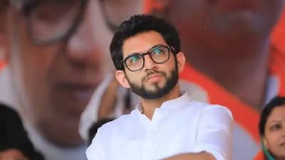 गाड्या परत केल्या, आता आमदारही परत करा, ठाकरे गटाने सरकारवर साधला निशाणा...