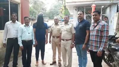 मृत डॉक्टरच्या खात्यातून कोट्यवधींचा गंडा, बँक कर्मचारीच निघाला लुटारु