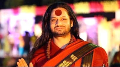 कालीचरण महाराजांचा पुन्हा वादग्रस्त दावा... डुकराचा दात रात्रभर पाण्यात ठेवा आणि सकाळी... काय म्हणाले कालीचरण महाराज ?