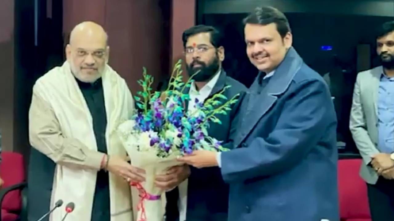 अखेर मंत्रिमंडळ विस्तार होणार, मुहूर्तही ठरला; अमित शाह, शिंदे आणि फडणवीस यांच्यात अर्धा तास खलबतं अखेर मंत्रिमंडळ विस्तार होणार, मुहूर्तही ठरला; अमित शाह, शिंदे आणि फडणवीस यांच्यात अर्धा तास खलबतं
