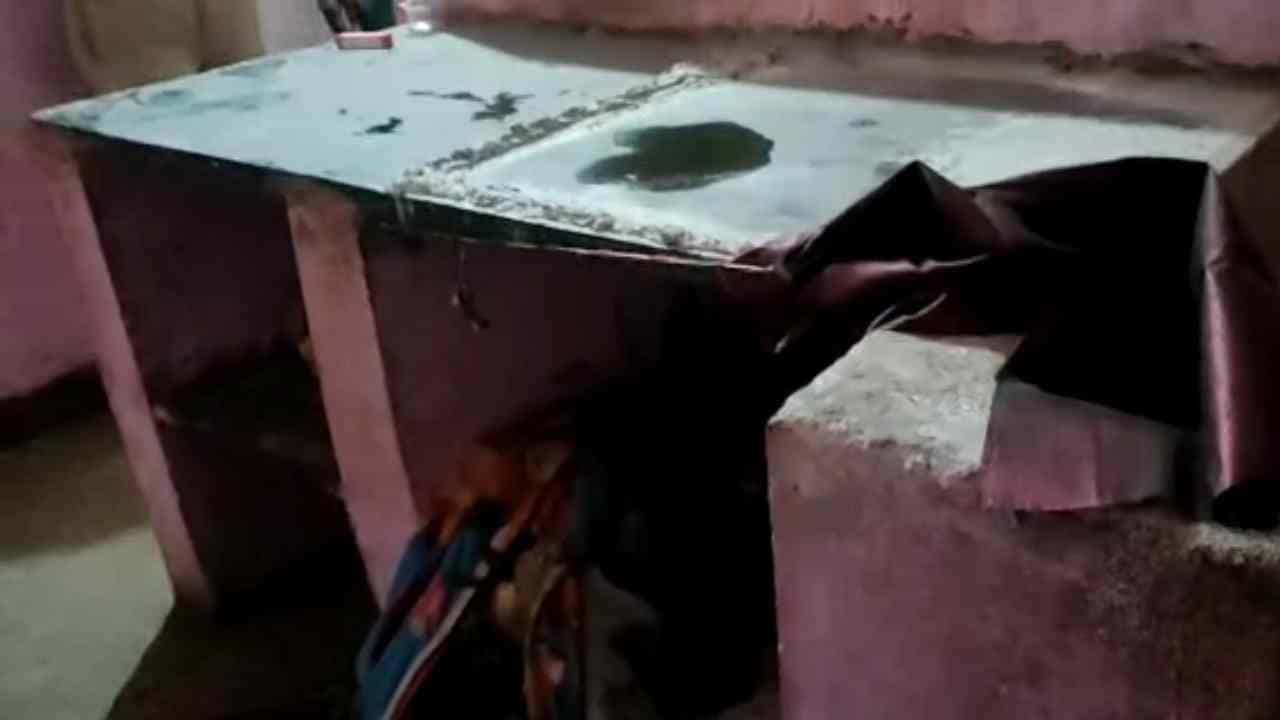 शेंदूर फासलेल्या दगडांखाली चक्क मृतदेह पुरला! 3 महिन्यांनी कसा समोर आला प्रकार?