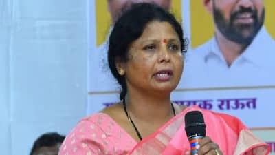 मी राजीनामा द्यायला तयार, सुषमा अंधारे म्हणाल्या... मी पक्षाबाहेर राहणं त्यांच्यासाठी जास्त घातक; पण त्याआधी....