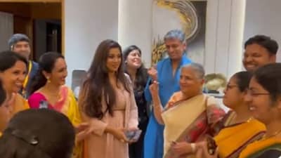 सुधा मूर्तींनी डान्स केलेला पाहिलात का? आयुष्य जगावं तर असं! असंच म्हणाल