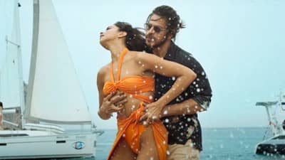 बिकिनीमुळे वादात अडकलेला पठाण आता ओटीटीवर, या महिन्यात होणार प्रदर्शित